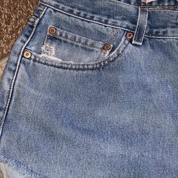 Levi’s denim shorts - Picture 3 of 7